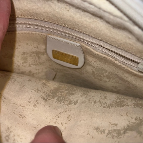 AUTHENTIC VINTAGE GUCCI WHITE ON WHITE WITH GOLD ZIPPER VINTAGE CONDITION - Picture 5 of 13